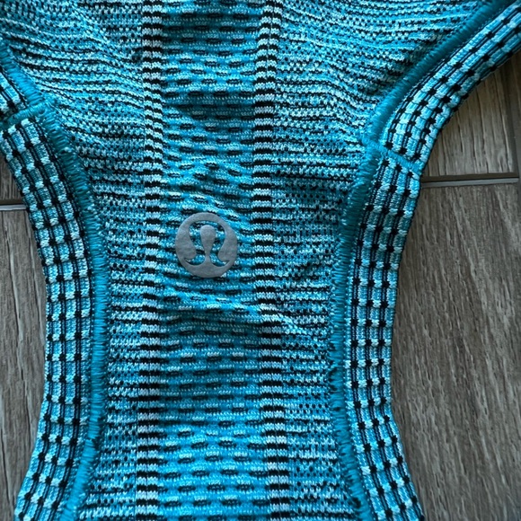 Lululemon Swiftly Tech Racerback in Blue Size 6 - Picture 4 of 6
